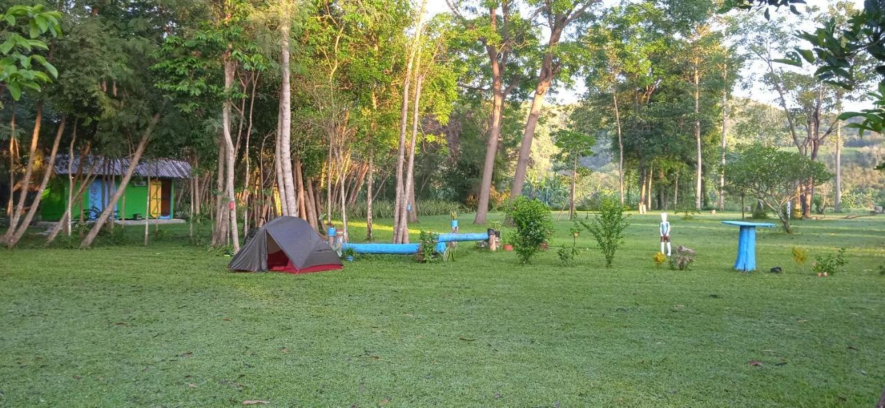 4 Pohon - Les 4 Arbres Bed and Breakfast Pandang Εξωτερικό φωτογραφία