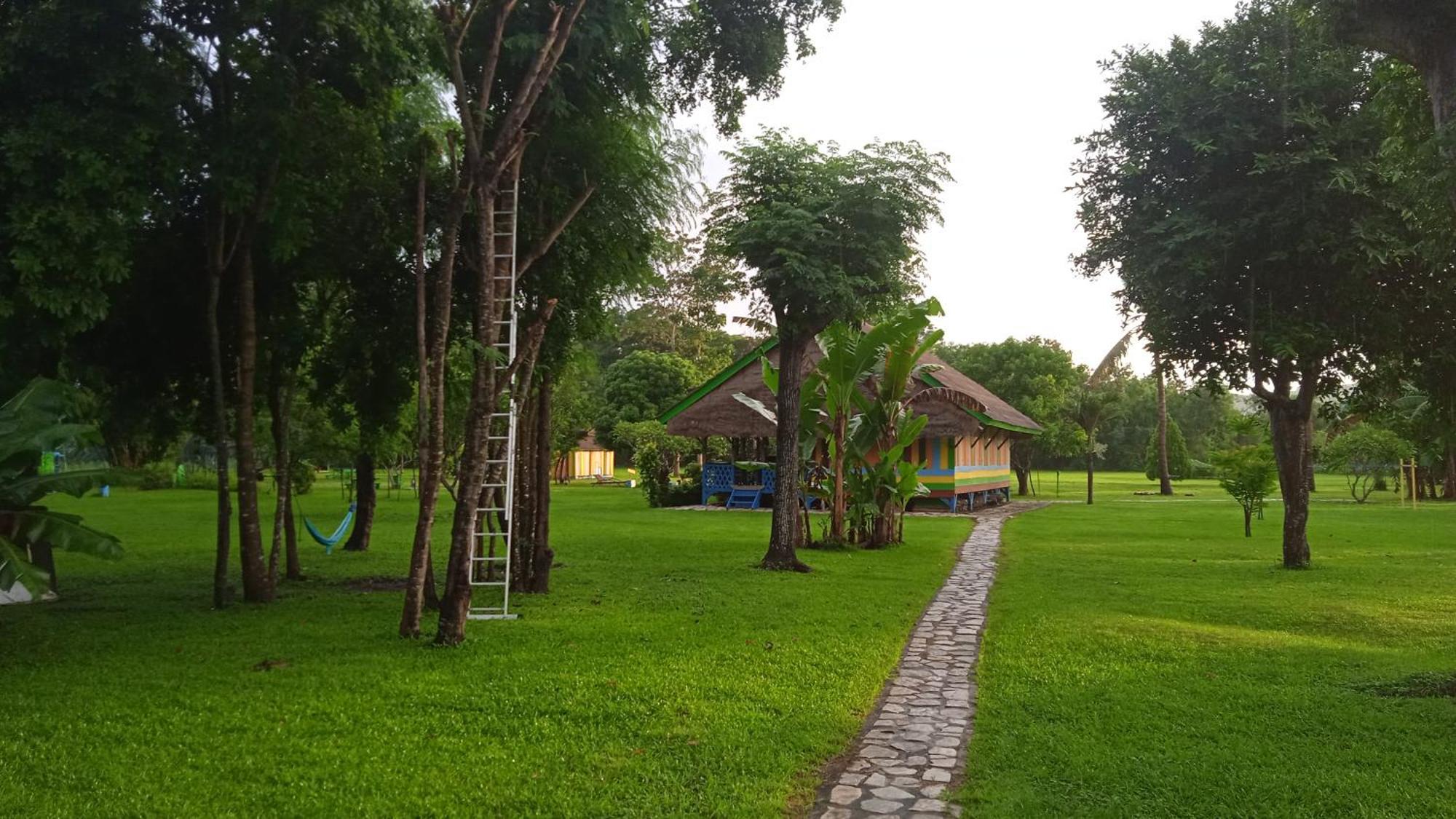 4 Pohon - Les 4 Arbres Bed and Breakfast Pandang Εξωτερικό φωτογραφία