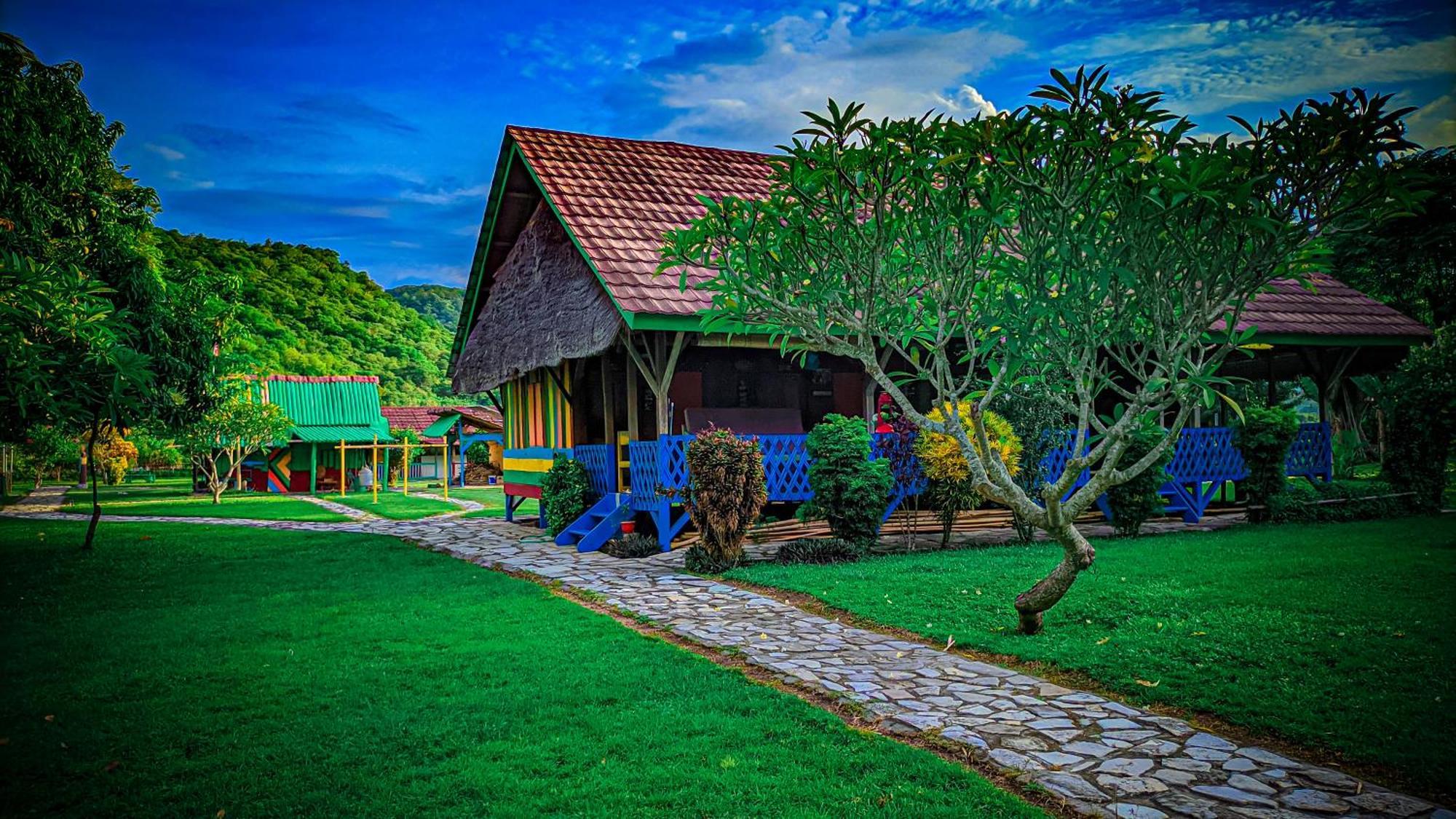 4 Pohon - Les 4 Arbres Bed and Breakfast Pandang Εξωτερικό φωτογραφία