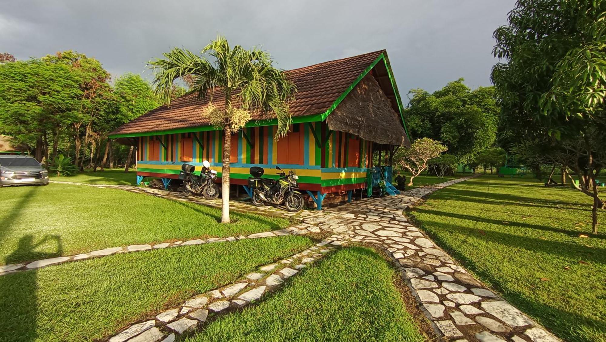 4 Pohon - Les 4 Arbres Bed and Breakfast Pandang Εξωτερικό φωτογραφία