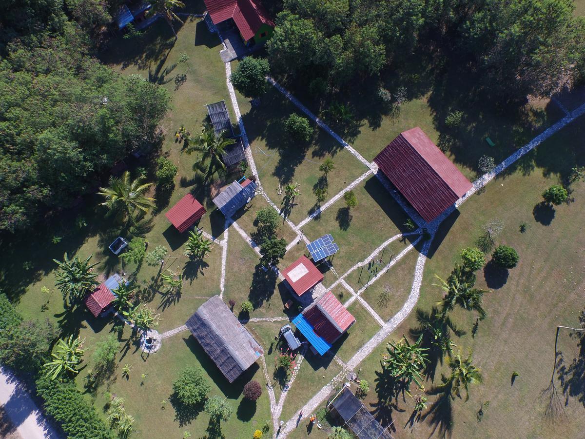 4 Pohon - Les 4 Arbres Bed and Breakfast Pandang Εξωτερικό φωτογραφία