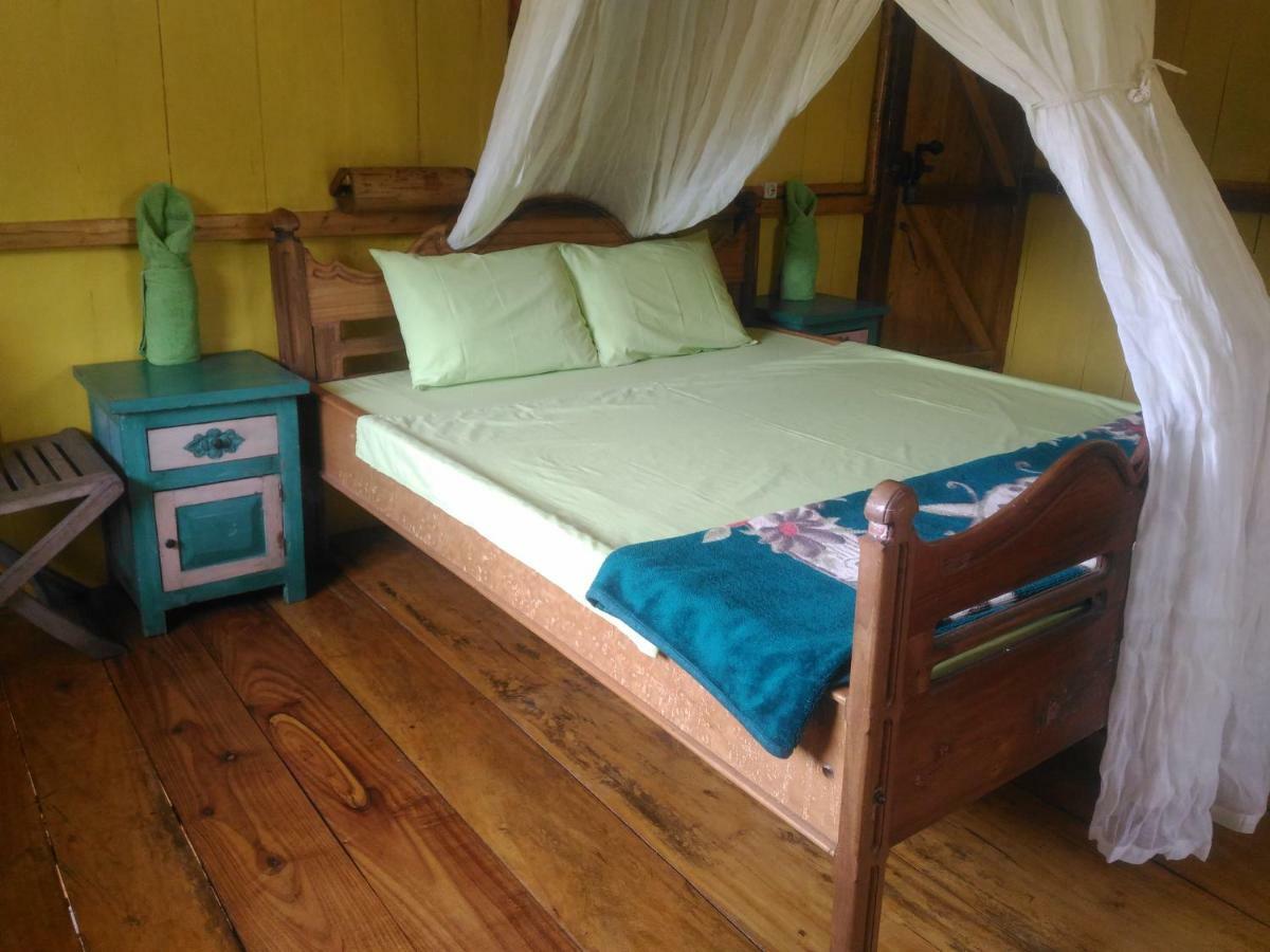 4 Pohon - Les 4 Arbres Bed and Breakfast Pandang Εξωτερικό φωτογραφία