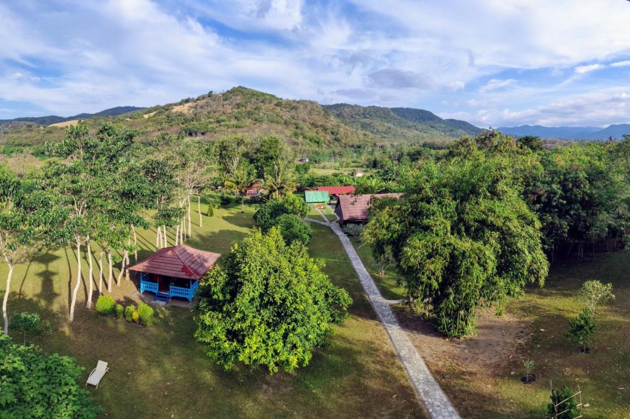 4 Pohon - Les 4 Arbres Bed and Breakfast Pandang Εξωτερικό φωτογραφία